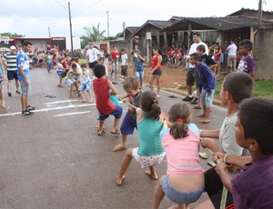Mais de 200 pessoas participaram da primeira edição, na Vila Operária (Foto: Secretaria de Esporte / Divulgação)