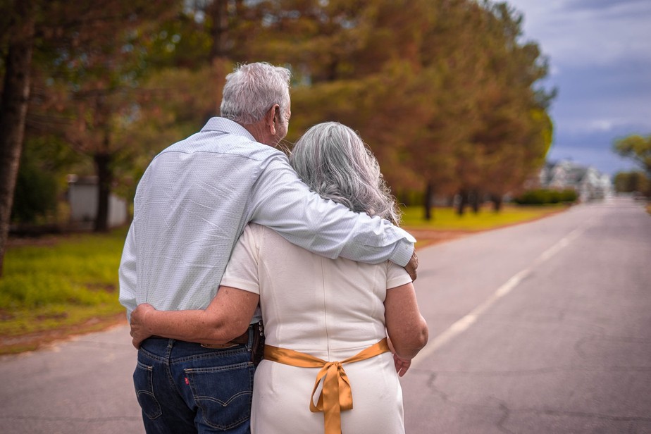 Adultos de meia-idade casados tem menor risco de demência e comprometimento cognitivo leve, segundo a pesquisa