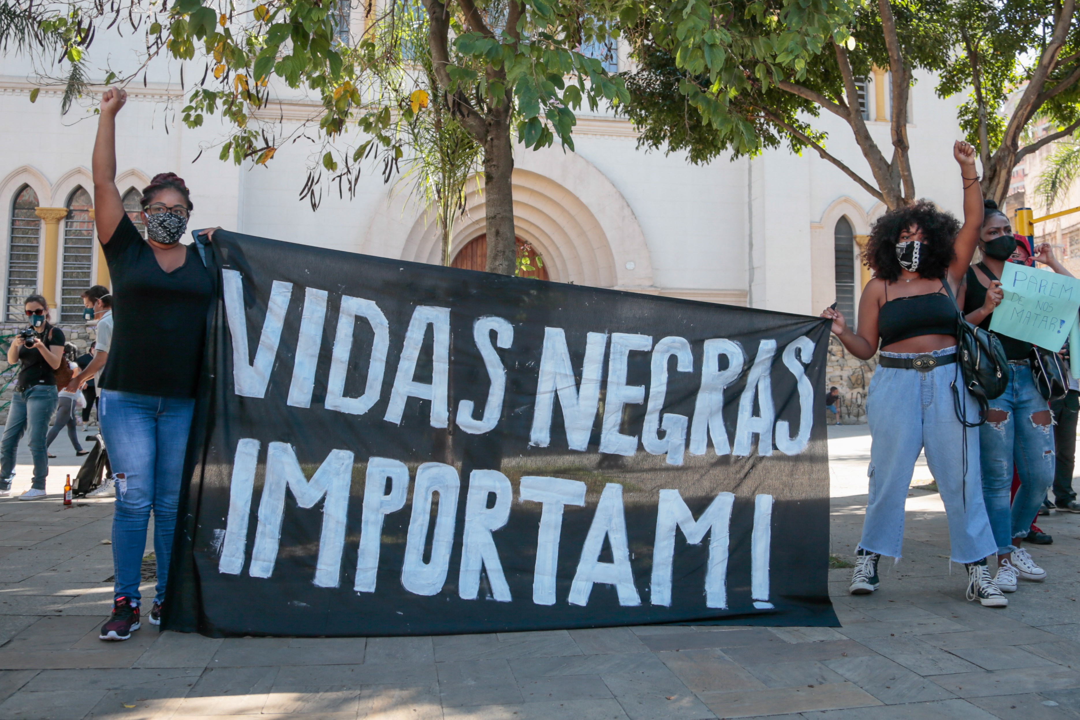 Manifestantes em protesto contra o racismo em São Paulo (Foto: Marcello Zambrana/Anadolu Agency via Getty Images)