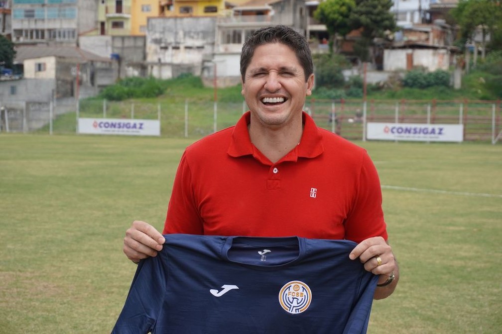 Pentacampeao Edmilson Cria Novo Time Vira Dirigente E Quer Formar Jogadores Para Grandes Clubes Futebol Ge