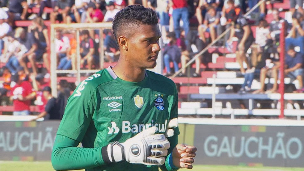 Atuações do Grêmio: Adriel salva no reflexo, e Vina tem estreia movimentada