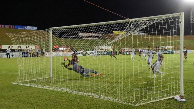 Val Barreto garantiu o gol de empate do Patrocinense