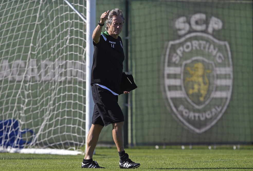 Jorge Jesus no comando do Sporting — Foto: AFP