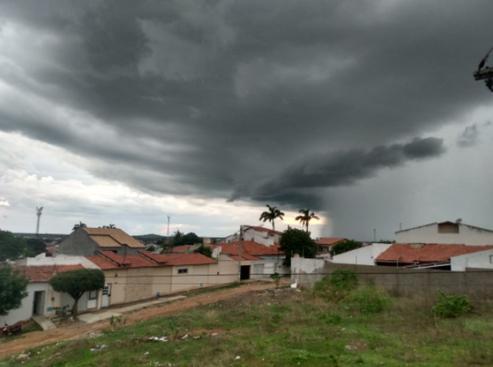 Cidade de Crateús deve receber chuvas nesta quarta-feira, segundo a Funceme. — Foto: Emerson Matos/Arquivo pessoal