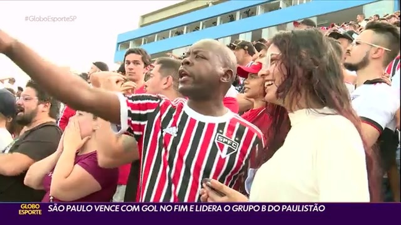 Torcida são-paulina transforma Santo André em sua casa na vitória do Tricolor