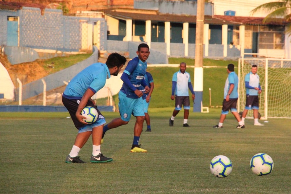 Dawhan treinou nesta quinta entre os titulares â€” Foto: Denison Roma/GloboEsporte.com