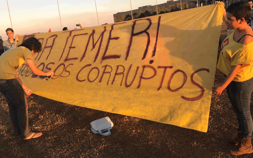 Manifestantes na Esplanada (Foto: Neila Almeida)