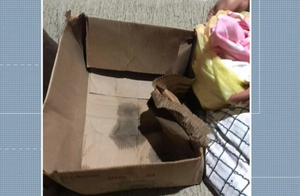 Crian&ccedil;a foi abandonada em uma caixa de papel&atilde;o, em Cidade Ga&uacute;cha &mdash; Foto: Reprodu&ccedil;&atilde;o/RPC