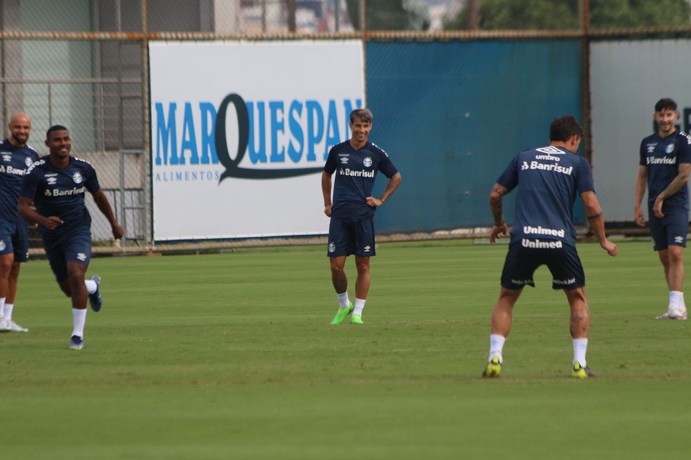 Ferreira em treino do Grêmio — Foto: João Victor Teixeira