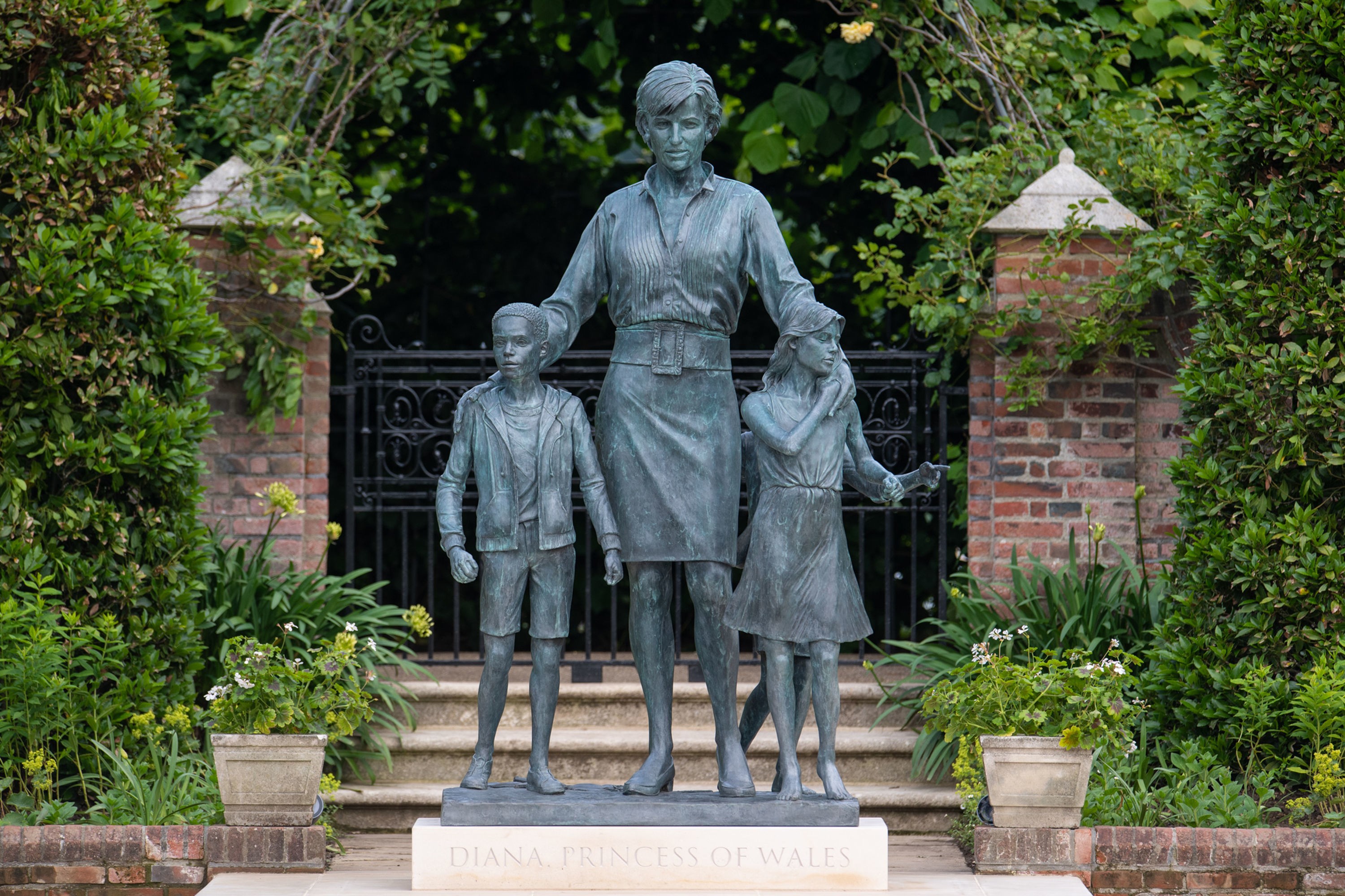 A estátua em homenagem à princesa Diana  (Foto: Getty Images)