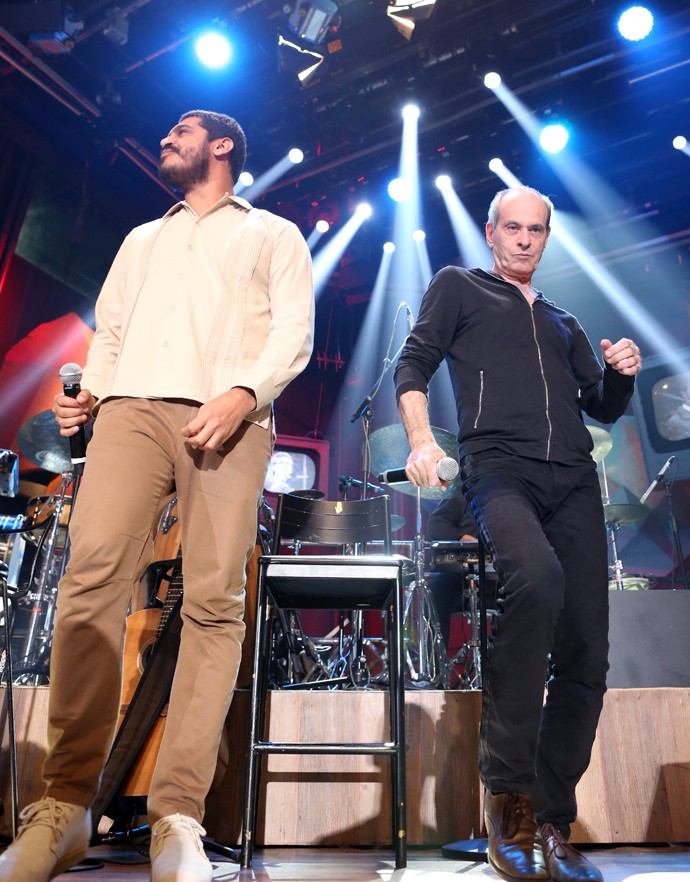 Claudia Leitte celebra parceria com Daddy Yankee e rapper brinca