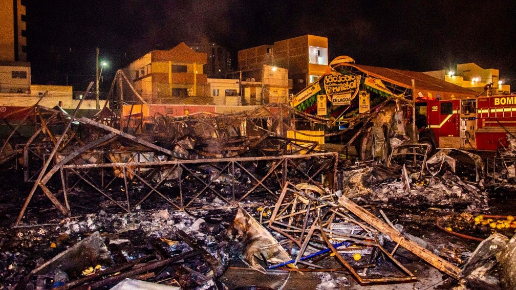 IncÃªndio destruiu 24 barracas no Parque do Povo durante SÃ£o JoÃ£o 2018 de Campina Grande (Foto: Renan Zott/Arquivo pessoal)