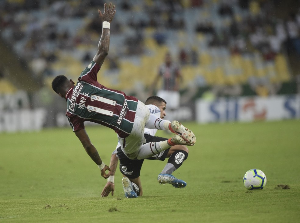 Yony Gonzales voltou a não atuar bem pelo Fluminense — Foto: André Durão - GloboEsporte.com