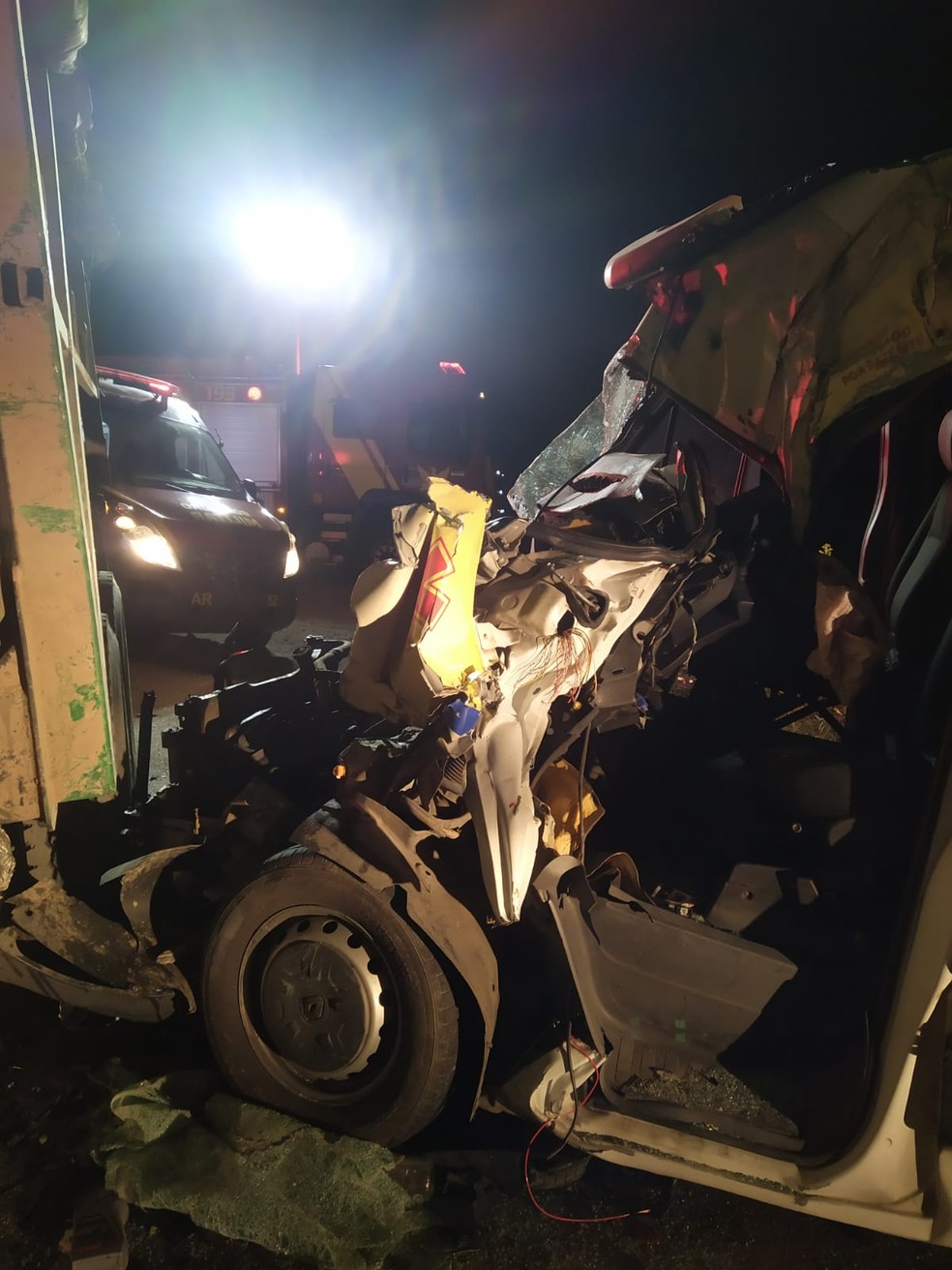 Colisão entre carreta e ambulância deixa uma pessoa gravemente ferida em Marechal Deodoro, AL — Foto: CBMAL