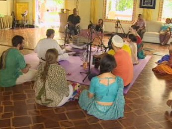 Hare Krishnas da Fazenda Nova Gokula realizam Kirtan Fest 2015