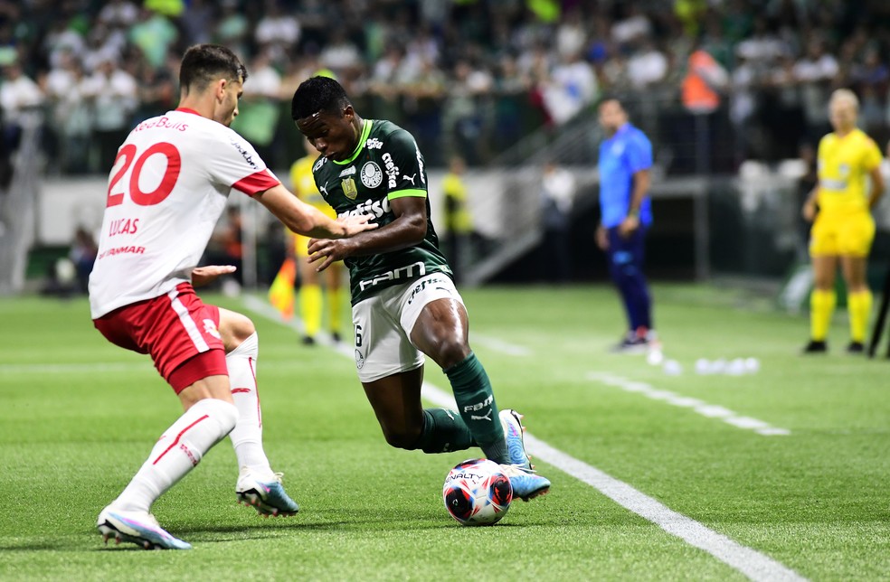 Análise: Endrick sente peso da falta de gols, mas tem evoluído no Palmeiras