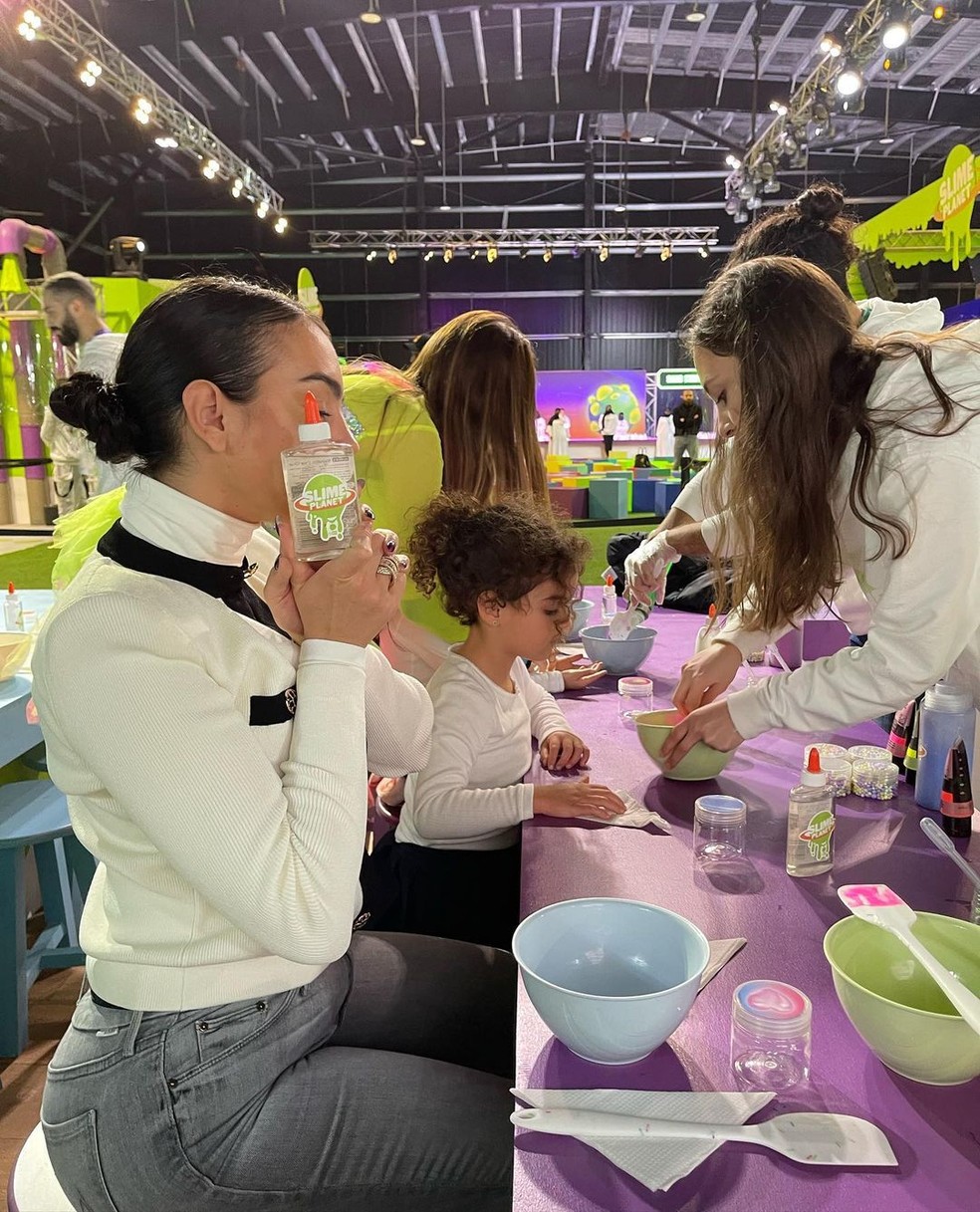 Com CR7, Georgina Rodríguez mostra passeio com filhos em parque da Arábia — Foto: reprodução/instagram