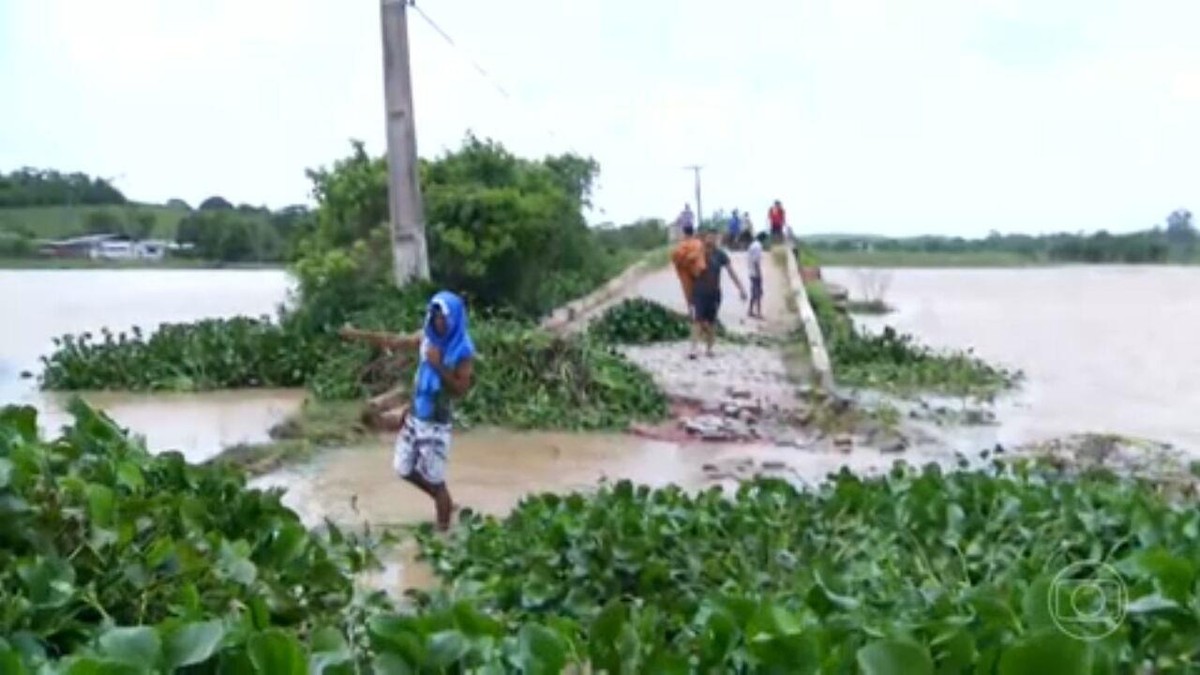 Temporal deixa mortos e desalojados em municípios no norte do RJ
