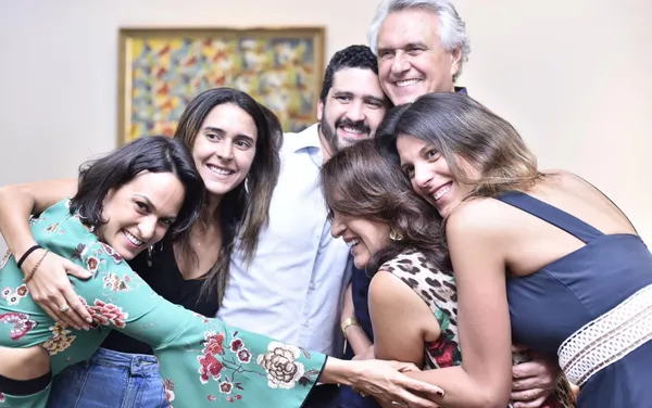 Ronaldo Caiado e filhos — Foto: Reprodução/Facebook