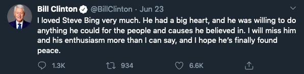 O tuíte do ex-presidente Bill Clinton lamentando a morte de Steve Bing (Foto: Twitter)