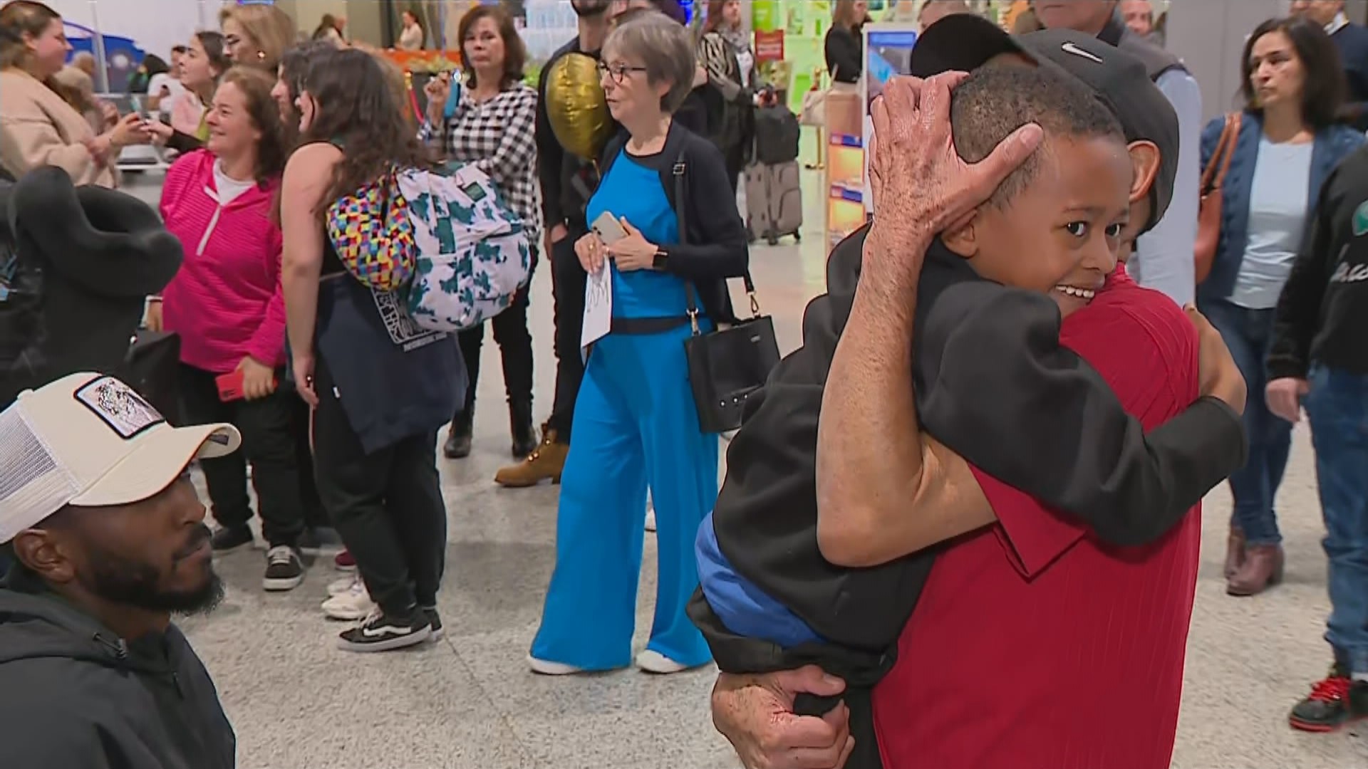 Brasileiros resgatados 'brincavam de esconder' para filho entrar em bunker durante ataques em Israel