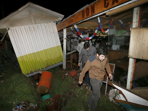 População após terremoto em Concon, no Chile (Foto: REUTERS/Rodrigo Garrido/TPX IMAGES OF THE DAY)