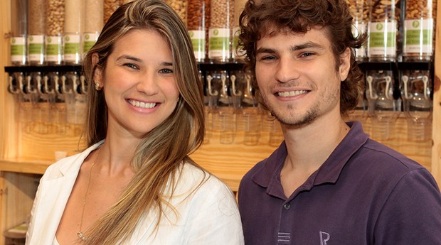Os empresários Marcella e Felipe Rodrigues preveem bom faturamento no mês das mães (Foto: Divulgação)