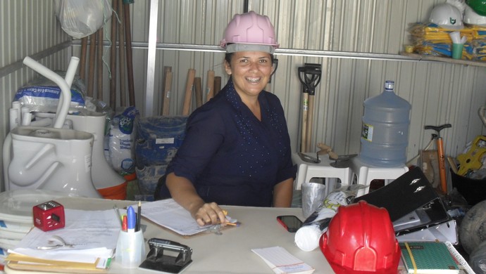Claudiene Silva é técnica de segurança do trabalho no Ninho do Galo (Foto: Denison Roma / GloboEsporte.com)