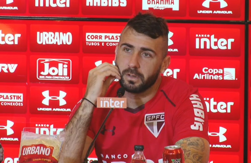 Pratto diz que saída de Ceni foi 