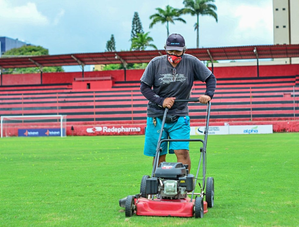Campinense vem cuidando do Estádio Renatão para usá-los em jogos oficiais assim que possível — Foto: Samy Oliveira / Campinense
