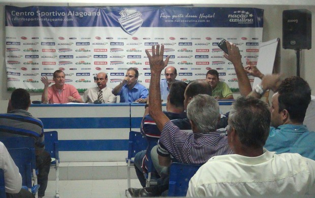 Reunião no CSA define os rumos do clube para a próxima temporada (Foto: Caio Lorena / Globoesporte.com)