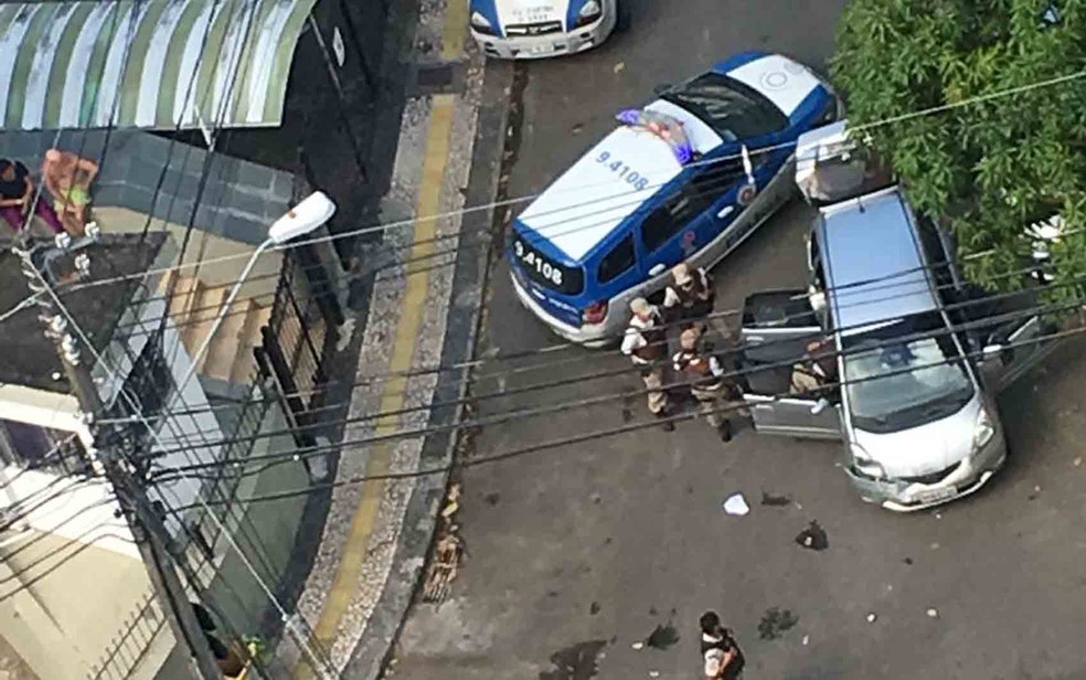Dupla estava em carro prata quando entrou em confronto com policias, na Barra, em Salvador (Foto: Arquivo Pessoal)