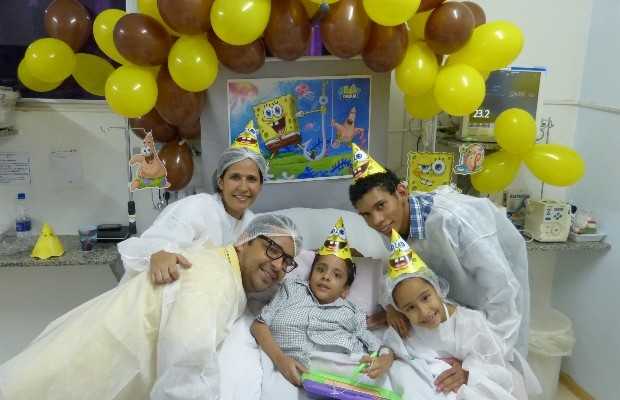 Gêmeo siamês Heitor Brandão completou 6 anos e ganhou aniversário em hospital de Goiânia, Goiás (Foto: Divulgação/HMI)