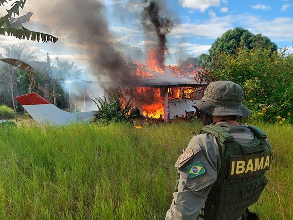 Ação do Ibama contra o garimpo na Terra Yanomami — Foto: Divulgação/Ibama