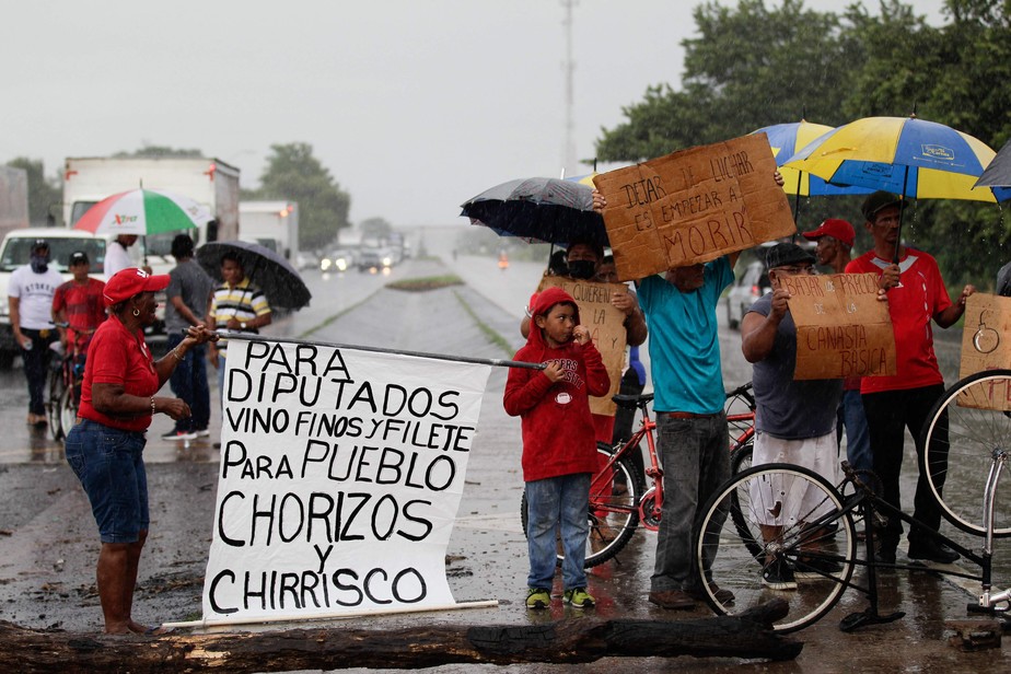 Manifestantes bloqueiam a rodovia Panamericana em Aguadulce, no Panamá