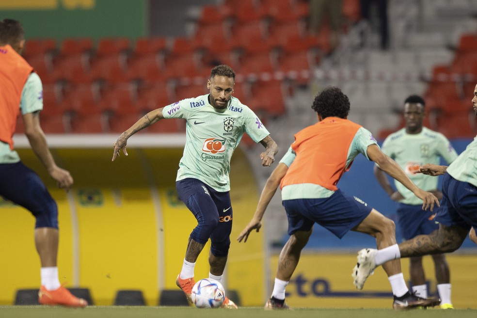 Neymar durante treino da seleção brasileira no Catar — Foto: Lucas Figueiredo / CBF