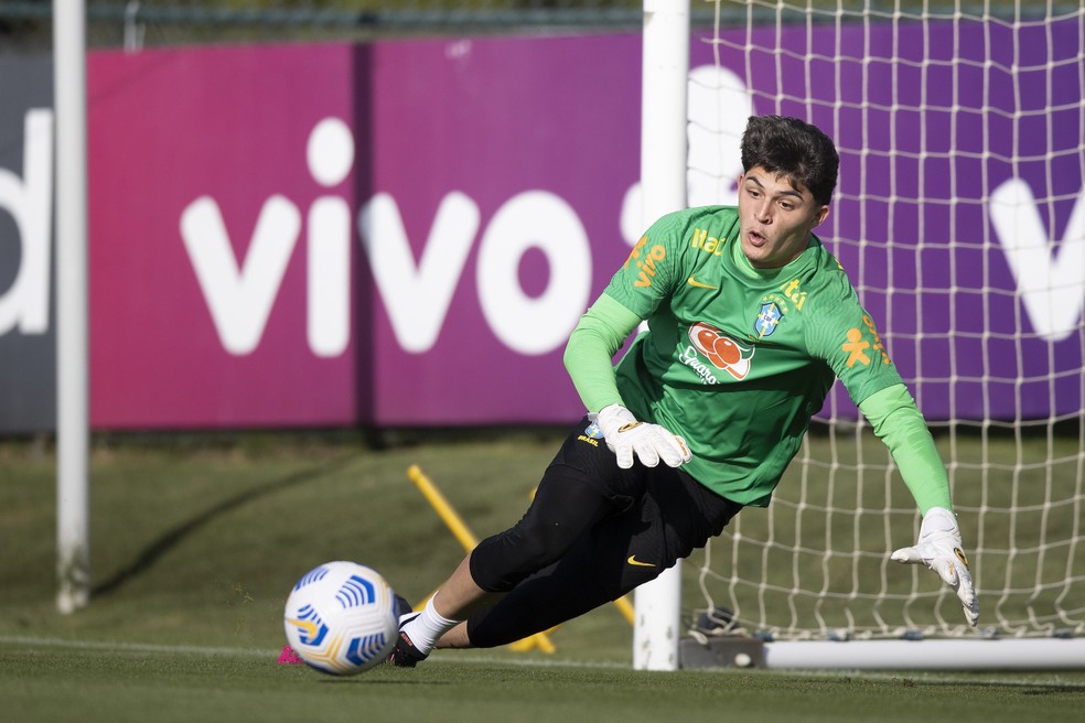 João Fernando em ação no treino da última sexta-feira — Foto: Lucas Figueiredo/CBF