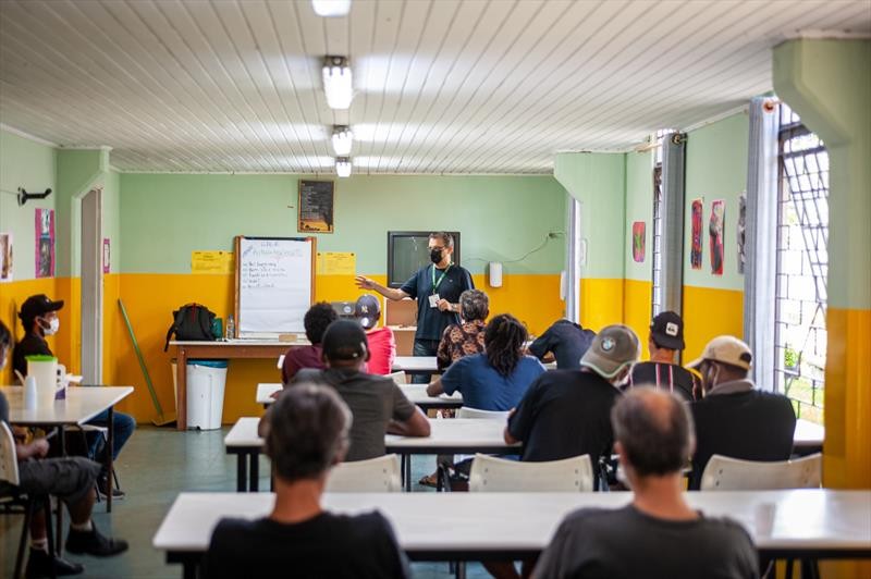 Curitiba oferece quase 900 vagas em cursos gratuitos de qualificação em fevereiro; inscrições estão abertas