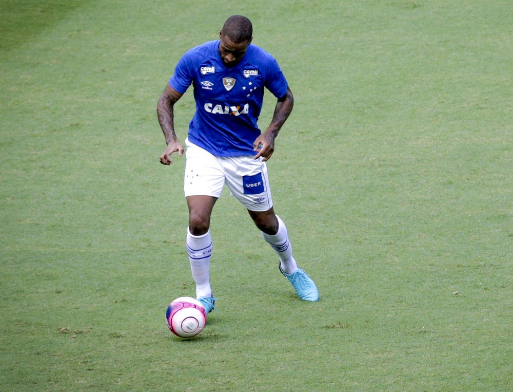 Mano analisa rendimento de Dedé e projeta sequência do zagueiro no Cruzeiro