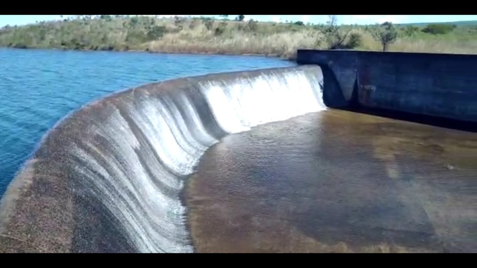 Reservatório de Santa Maria, no DF, trasbordou por causa da chuva de fevereiro — Foto: Caesb/ Divulgação