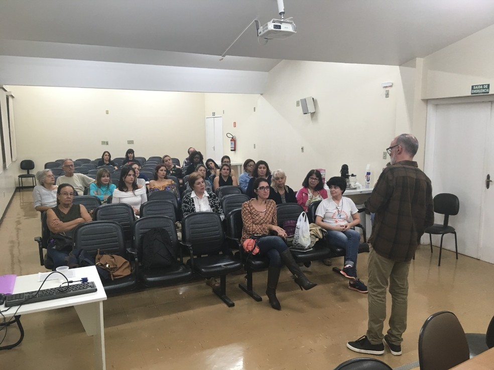 Antes da pandemia, grupos de apoio &agrave; cuidadores e familiares eram feitos presencialmente em S&atilde;o Carlos (SP) &mdash; Foto: Divulga&ccedil;&atilde;o