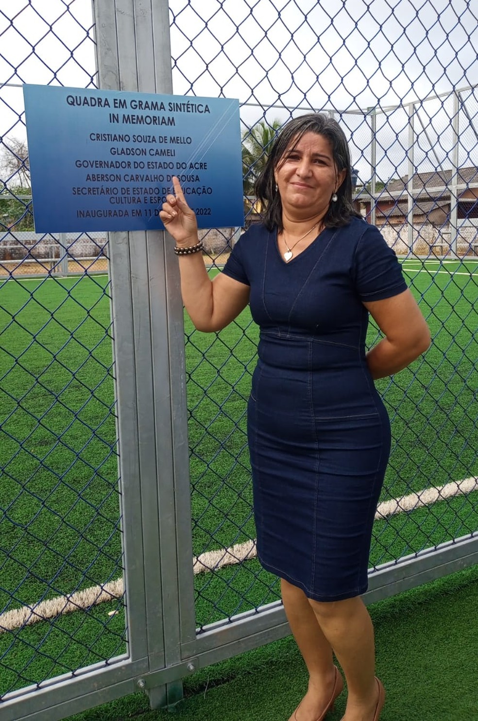 Norma Cristina esteve com parte da família na inauguração da quadra de esportes que leva o nome do filho — Foto: Arquivo pessoal
