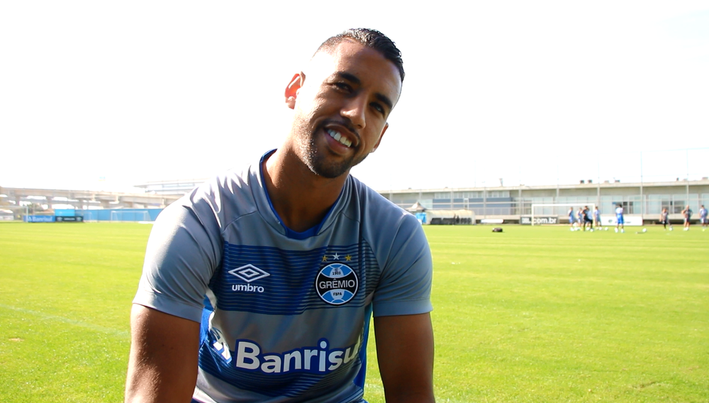 Michel rasga rótulo de aposta, se firma no Grêmio e encarna espírito em mata-matas