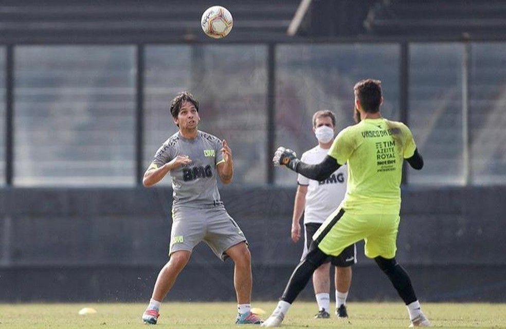 Ben�tez e Fernando Miguel no treino do Vasco � Foto: Rafael Ribeiro / Vasco