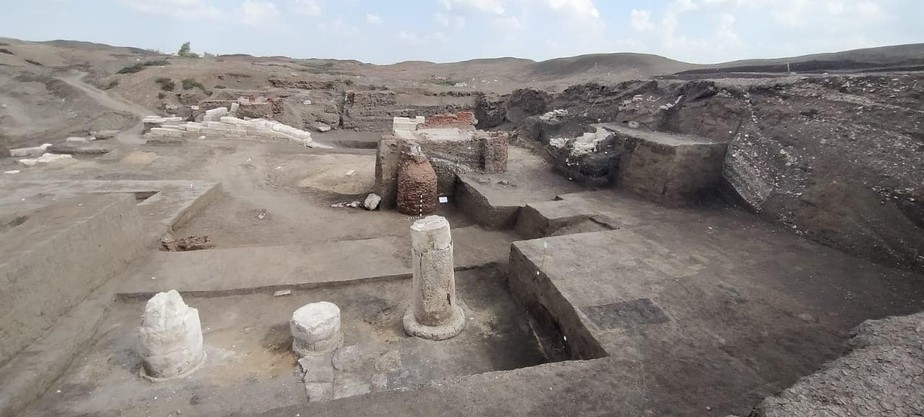 Pilares de templo do século 7 a. C. foram descobertos no Egito