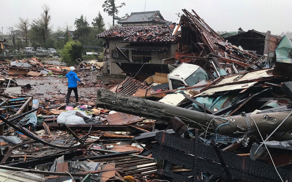 Casas danificadas pela força do tufão Hagibis em Ichihara, província de Chiba — Foto: Imprensa Jiji / via AFP Photo