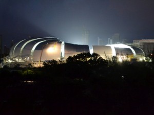 Visão externa da Arena das Dunas, em Natal, durante o pré-teste da iluminação (Foto: Jocaff Souza)