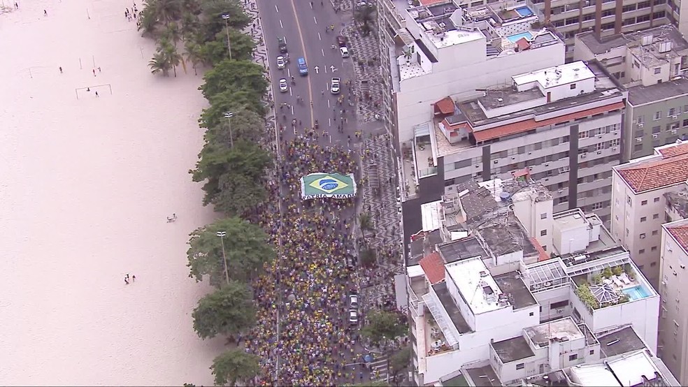 NITERÃ“I, 12h10: IcaraÃ­, em NiterÃ³i, tambÃ©m teve manifestaÃ§Ã£o a favor de Bolsonaro neste domingo â€” Foto: ReproduÃ§Ã£o/Globo