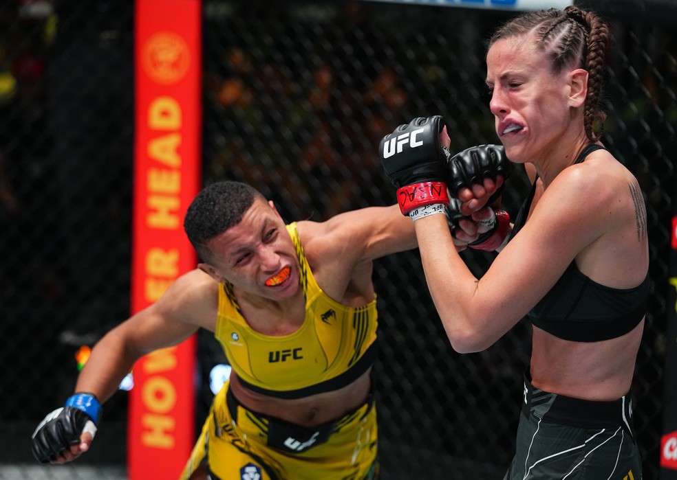 Josiane Nunes venceu Bea Malecki por nocaute aos 4m54s do R1 — Foto: Getty Images