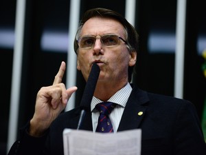 16/04 - O deputado Jair Bolsonaro (PSC/RJ) discursa durante sessão de discussão do processo de impeachment da presidente Dilma Rousseff no plenário da Câmara, em Brasília (Foto: Gustavo Lima/Câmara dos Deputados)